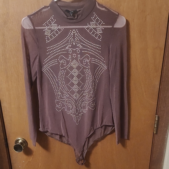 Iris Basic Tops - Iris Nwot. Studded Mauve Bodysuit. Size Medium